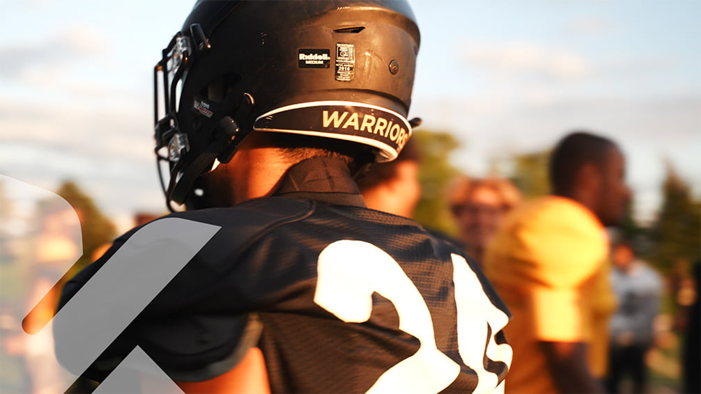 Football player wearing Kapsul protective collar