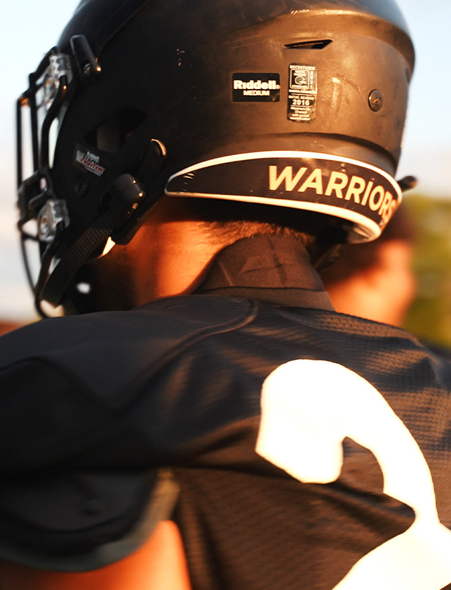 Football player wearing Kapsul collar